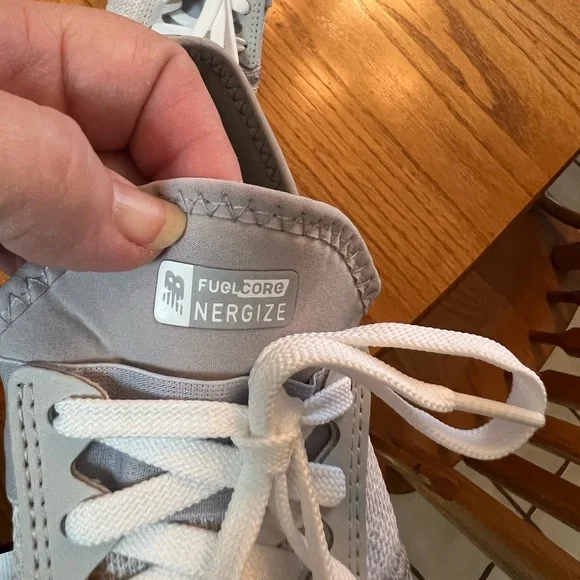 New Balance Women’s Light Gray FuelCore Sneakers, EUC, Size 8 - Picture 3 of 5